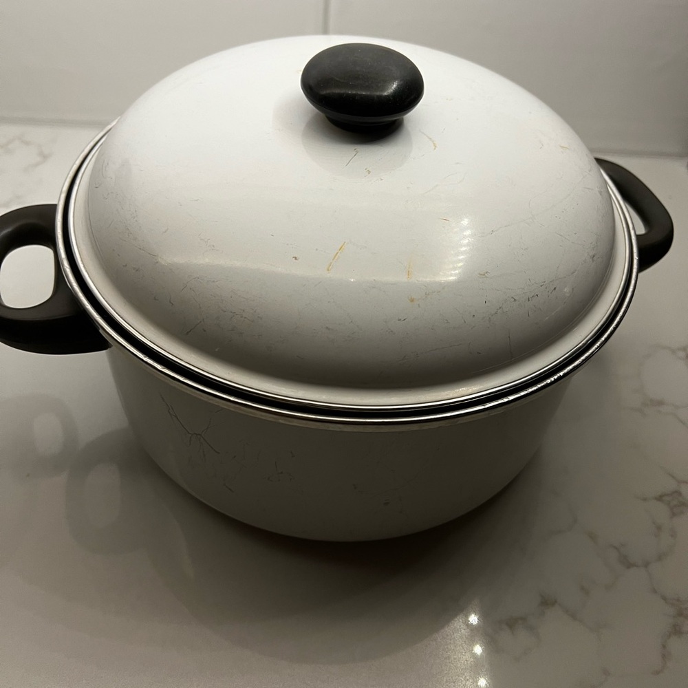 Two (2) White Pots | 20 Qt. Stock Pot & 8 Qt. Pot | Made in Spain - Picture 3 of 8